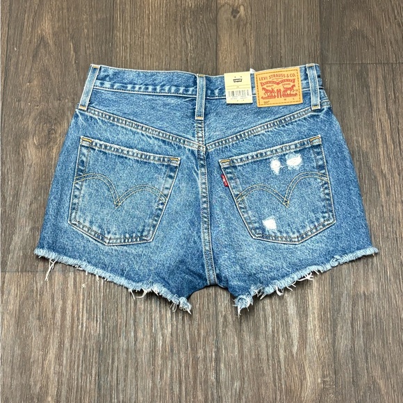 Levi’s 501 High-Rise Distressed Denim Shorts - Size 26 NWT - Picture 2 of 5